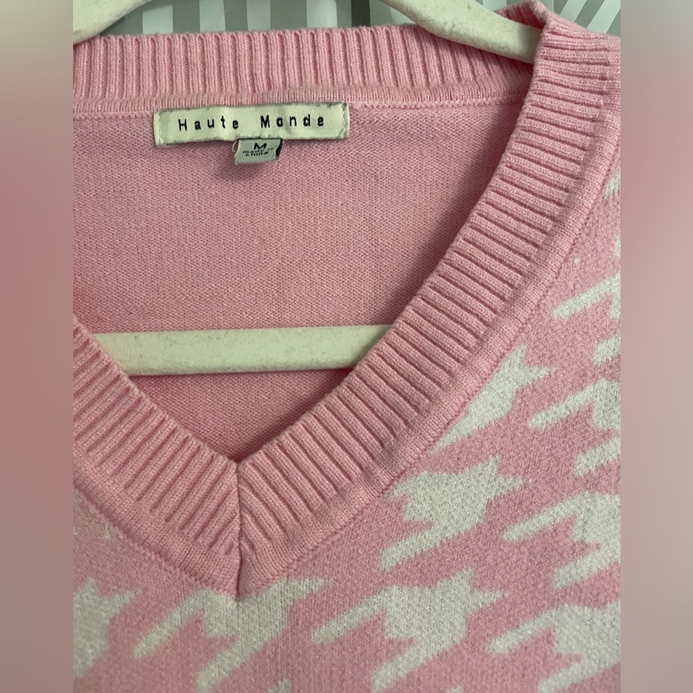 soft cropped sweater vest!